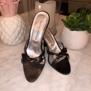 Sigerson Morrison Cute Bow Brown Leather slides.😎